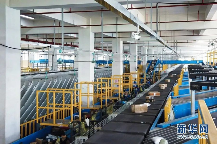 中通快递潮汕转运中心机械化分拣。新华网 张羲轮摄