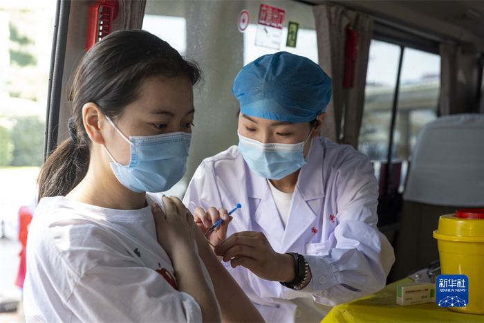 河南郑州新冠疫苗接种车助力疫情防控