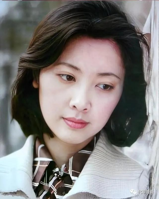 “东方美人”朱琳:经历两段婚姻,如今70岁没孩子也很幸福