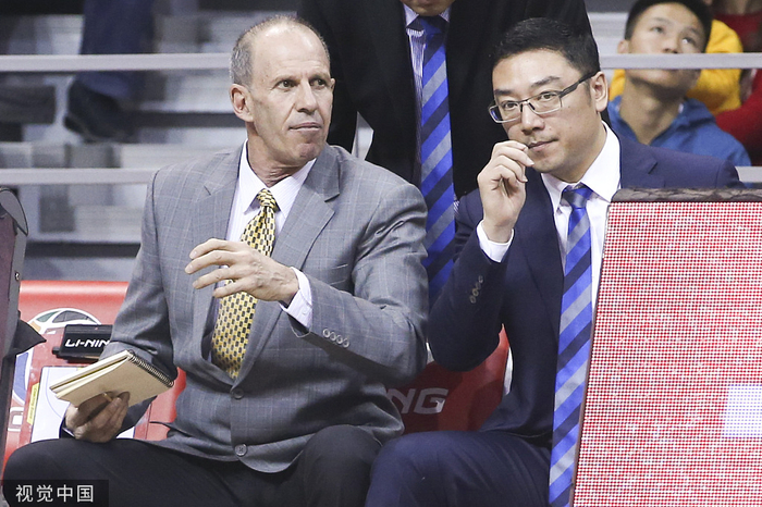 戈尔曾执教上海男篮。