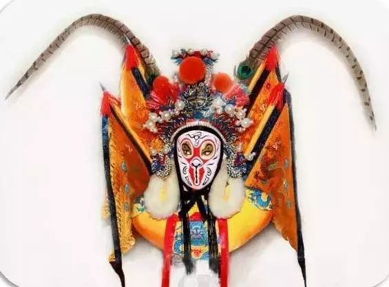       杨玉栋制作盔头脸谱作品     