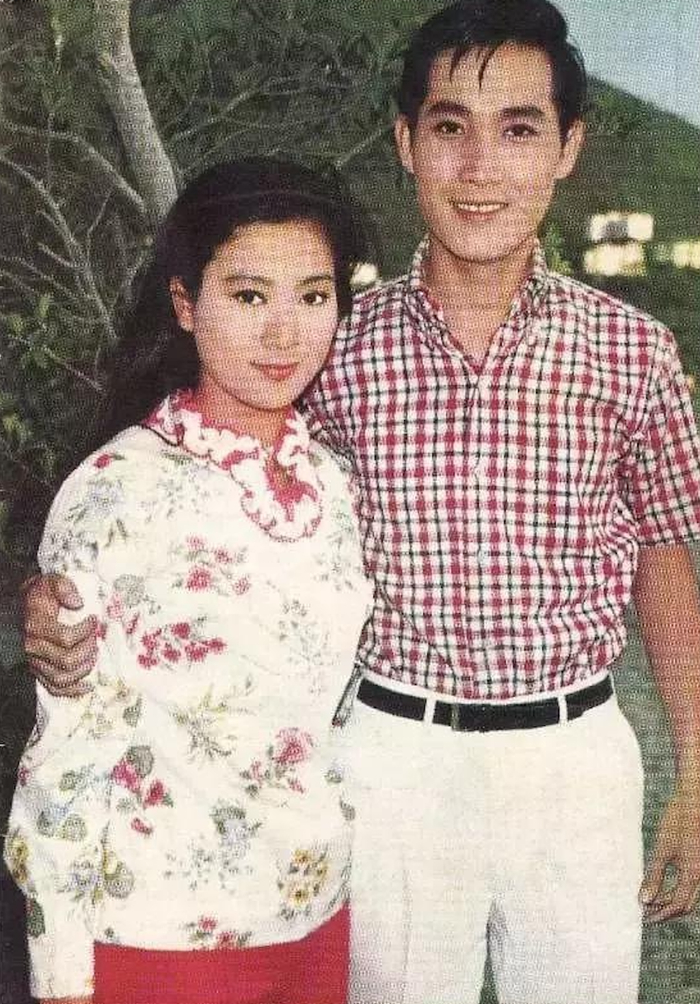 80岁资深艺人吕奇近况曝光，移居台湾生活低调，有楼有铺收租为生__财经头条__新浪财经