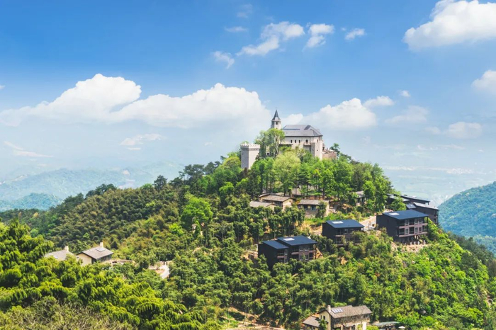    △美如童话世界的莫干山/图虫创意