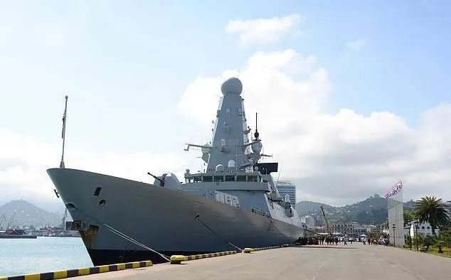 　英国驱逐舰去年就曾到访乌克兰敖德萨港。