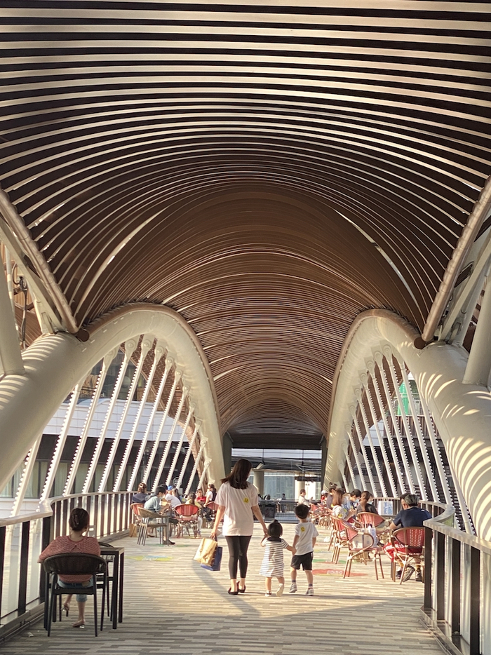 5月25日，前滩太古里三层——悦目桥。