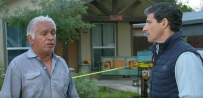 雷耶斯（左）接受采访美国广播公司图