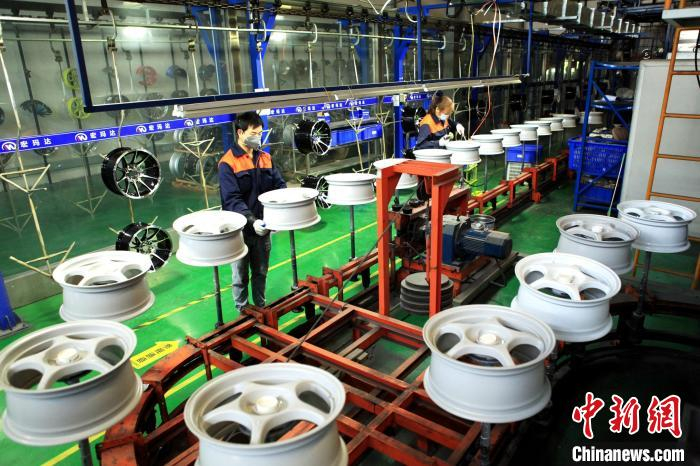 枣阳市宏玛达轮毂有限公司现代化生产线 李晓军 摄