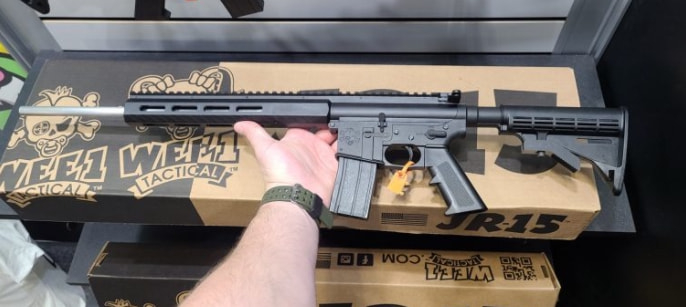 JR-15儿童步枪全长76.2厘米，比成人版枪尺寸小了20%。  图片来源：网络