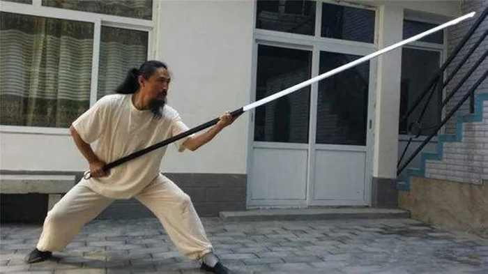 “人马俱碎”的骑兵杀手——陌刀究竟长什么样?又为何被历史所淘汰|武器|唐军|大斧|长刀|弩箭_新浪新闻