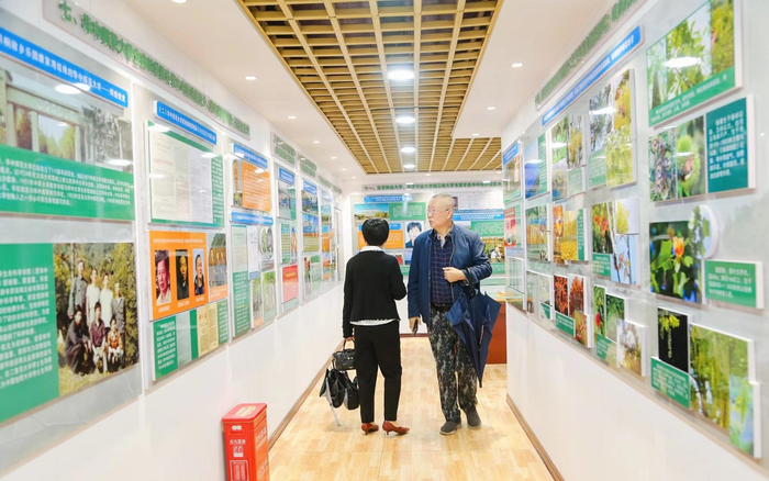 5月19日，嘉宾在欧美珙桐原产地博物馆参观。受访者供图