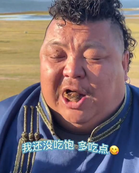 网红恩克3年前旧照被扒出，体重至少增加50斤，手背黑斑越发明显