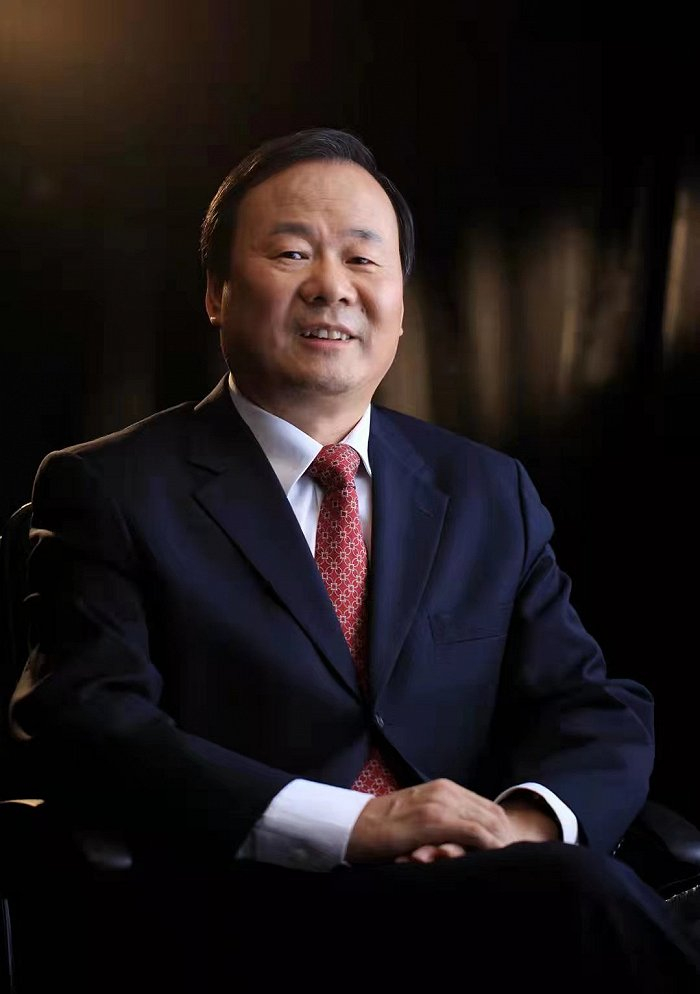 中国人寿前总裁、新华保险前董事长兼总裁万峰 图源：受访者供图