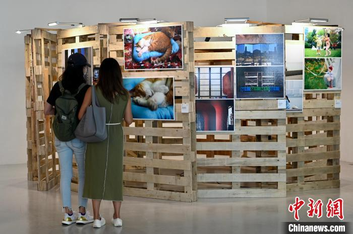 展览呈现油麻地的特色画面。　李志华 摄