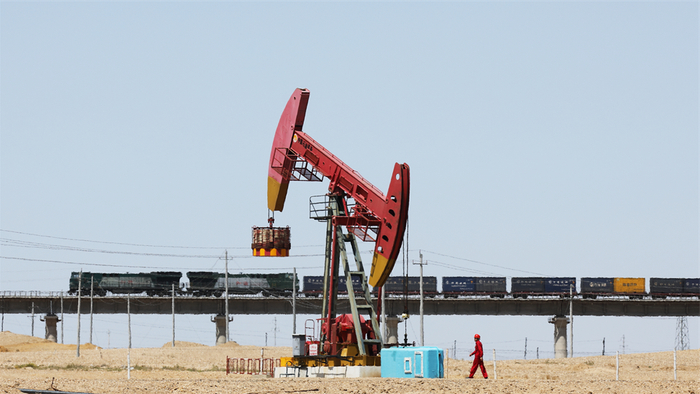 新疆油田公司玛湖油区生产现场 张睿摄