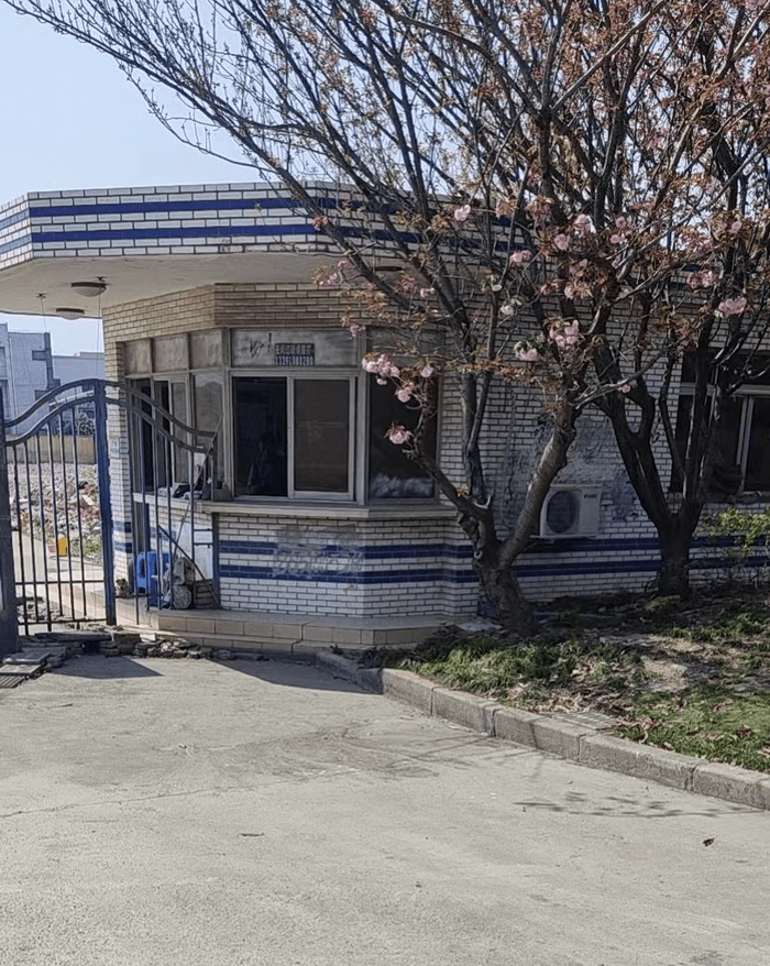 李光辉与大爷相遇的旧工厂 参考资料：极昼工作室