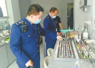 ▲宁波市宁海县市场监管局在检查中发现某电子产品经营部向未成年人销售电子烟。