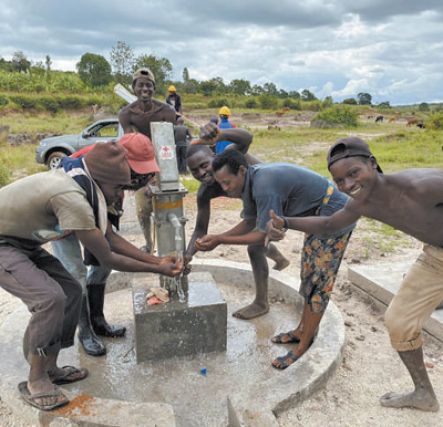卢旺达东方省恩亚加塔雷区卢比拉村中国援建的手压井。中国地质工程集团有限公司供图