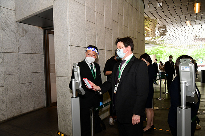 上海中心大厦入口。&nbsp; &nbsp;受访者供图