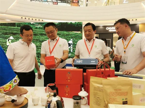石阡县组织企业参加国内重点茶叶展销会。（资料图）