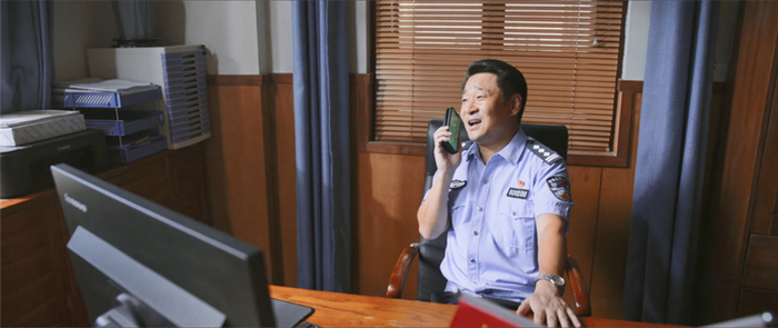 王守一（王景春 饰）