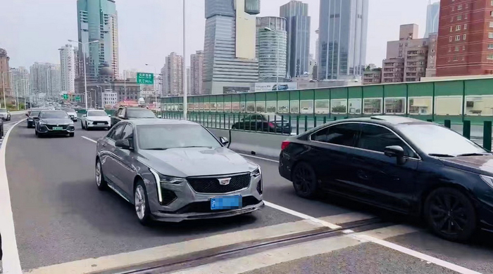 6月1日早高峰延安高架路面情况。 &nbsp; 上海市公安局 供图