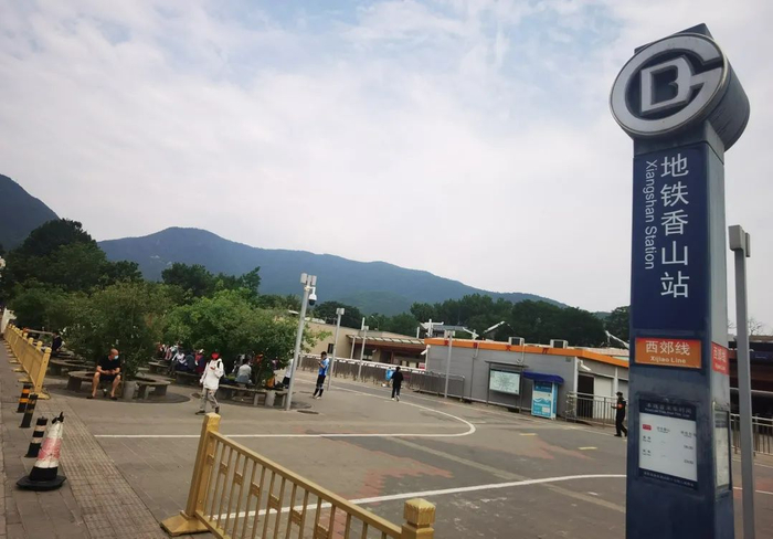 不少市民选择公共交通出行/记者 戚天&nbsp;拍摄