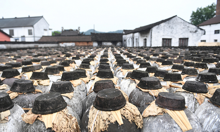 绍兴黄酒酒坊的酒缸