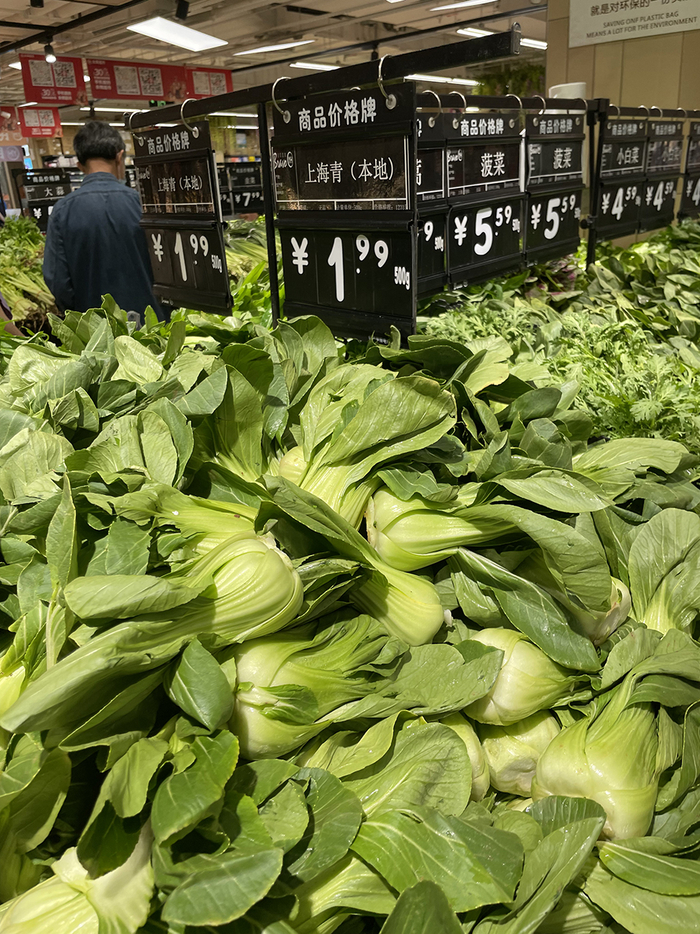 6月2日，永辉超市松江店，上海青标价1.99元/斤。 澎湃新闻记者 邓玲玮 摄