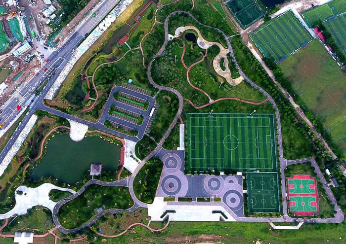 半月岛湿地公园内的体育设施。禅城东部商务区投资建设有限公司供图