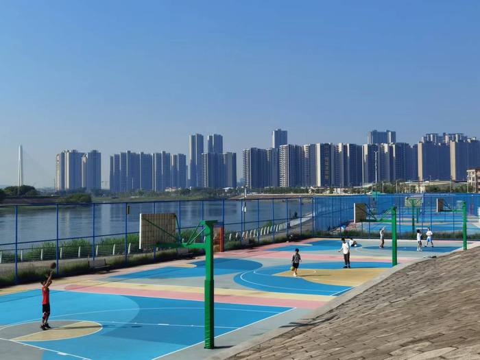 潭洲水道碧道尖东公园体育设施。通讯员刘勇摄