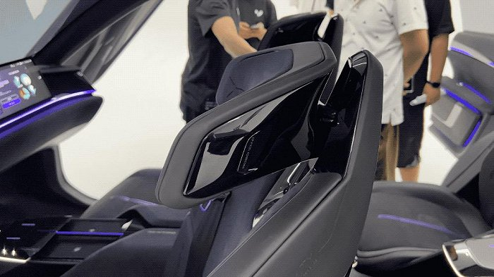 ▲可升降式头枕