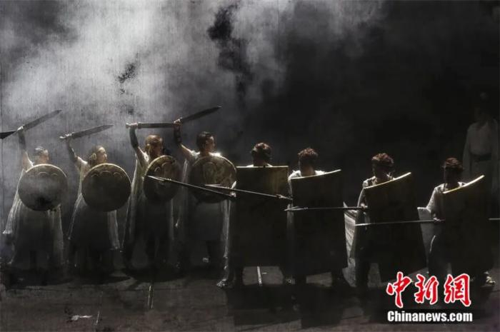古希腊题材戏剧。中新社记者 熊然 摄