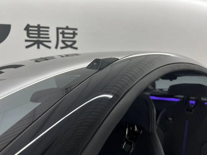 ▲位于车顶的高清摄像头