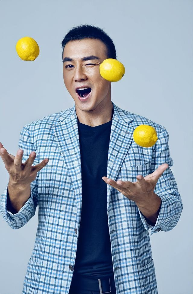 刘畊宏变现之路巧妙又谨慎,接运动品牌软广告,又代言电子产品