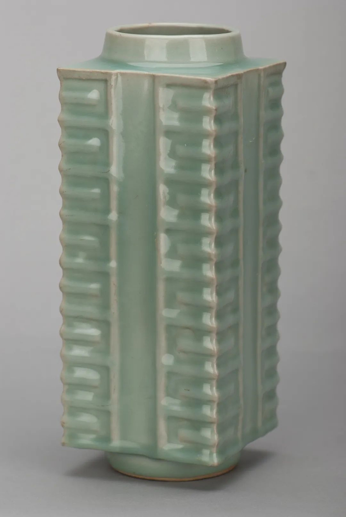 南宋龙泉青瓷琮式瓶