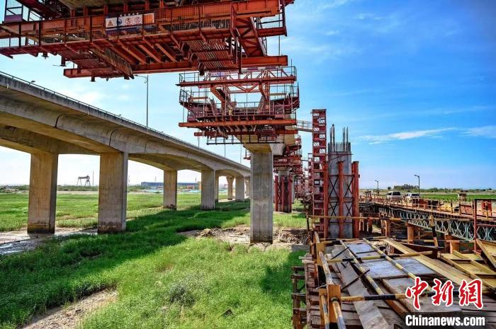 大嶝跨海大桥挂篮施工。　罗丽澎 摄