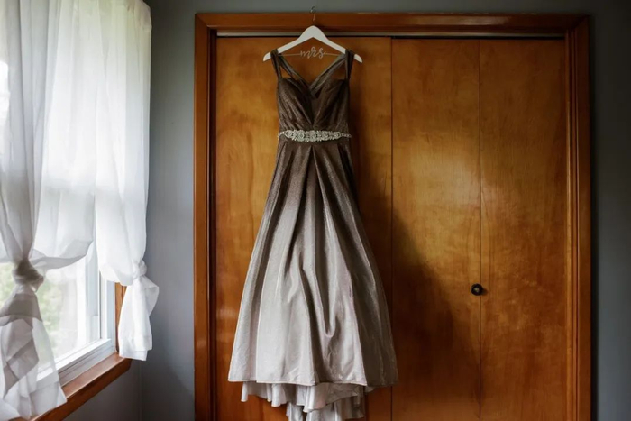 安托瓦内特·布朗宁的婚纱&nbsp;