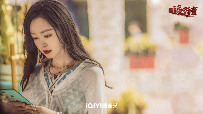 宋轶在诠释苏青竹的两种身份时，运用了不同的眼神。  剧方供图