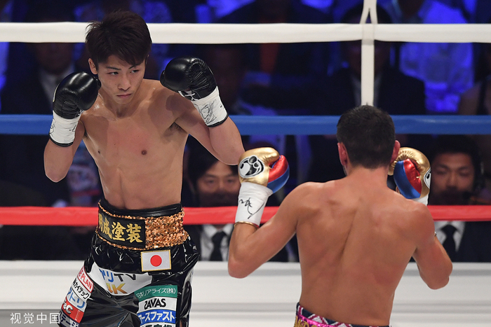 井上尚弥（左）。