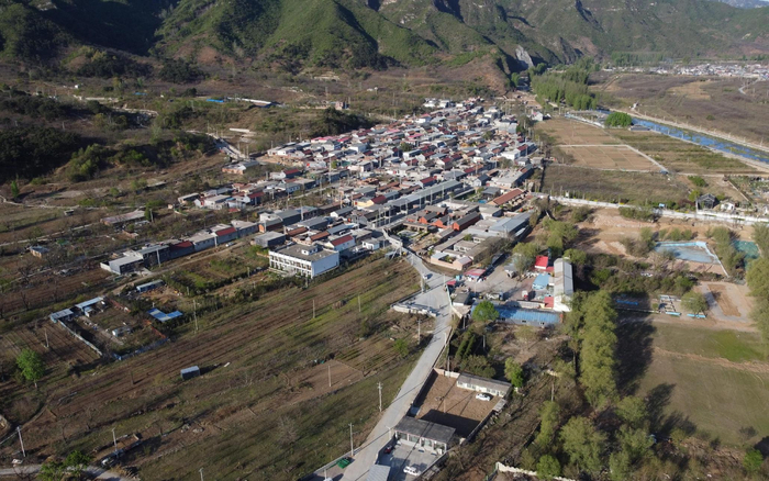 依山傍水的怀柔区局里村，走上了快速发展的振兴之路。新京报记者 王颖 摄