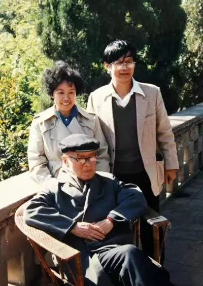钱士湘先生及夫人与父亲钱昌照的合影