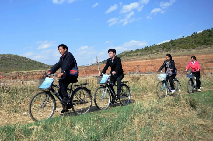 干部下乡工作。王晓 摄