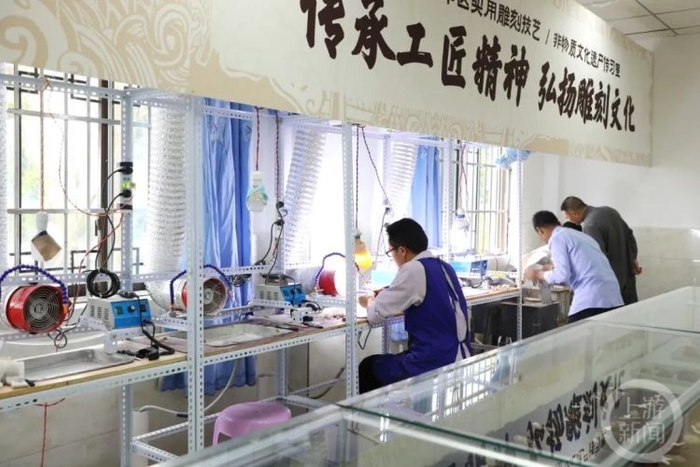 ▲江津玉雕刻工作区。 通讯员 张丹 摄