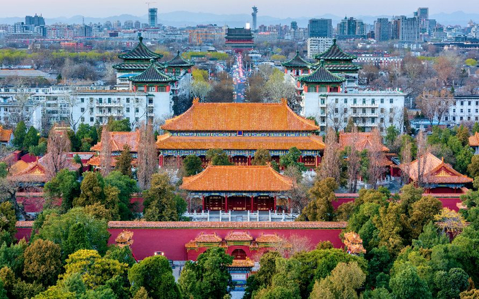 站在北京中轴线上，古都的厚重与京城的繁华相映成趣、一览无余。图/IC photo