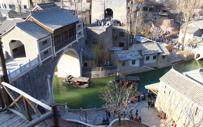 背靠司马台长城的古北水镇。图/IC photo