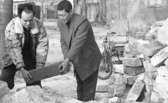 北京市民积极捐献旧城砖 张风摄