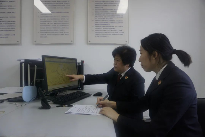 检察官查看社区矫正综合管理平台