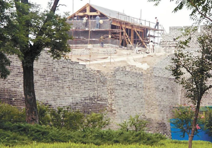 明城墙上复建首个墩台 庞铮铮摄