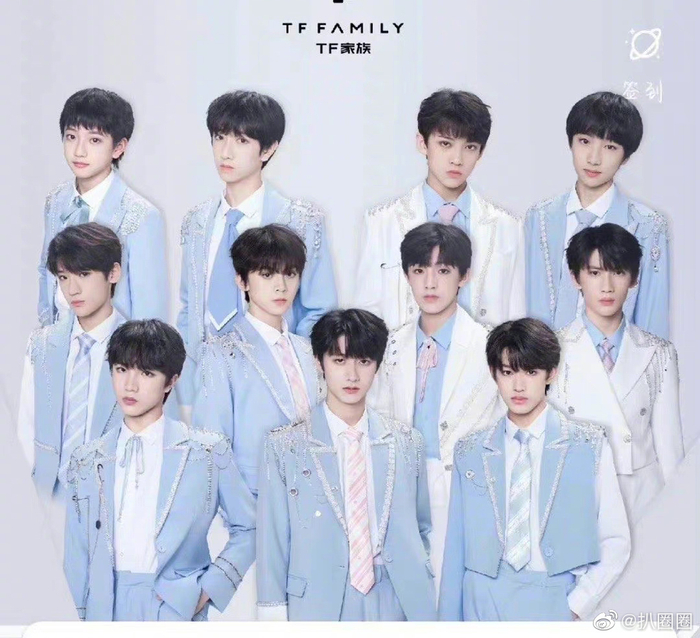 TF家族三代最新海报上已经没有邓佳鑫了……_新浪新闻