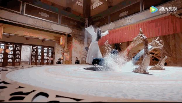 图片来源：《镜·双城》男女主意外结识